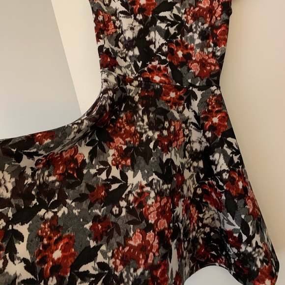 Floral Dress ( Black and Red) - Picture 3 of 4